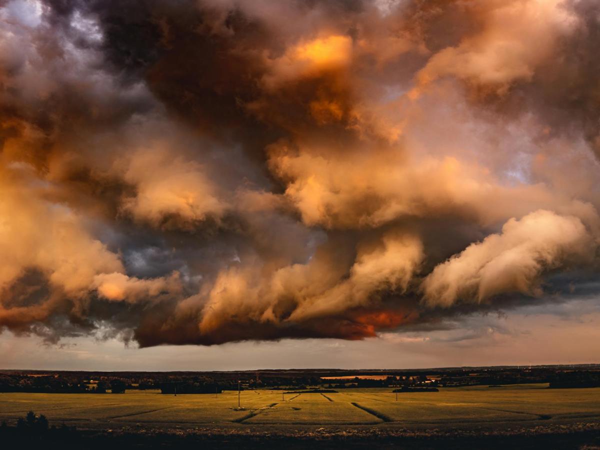 Hoten hopar sig kring det öppna samhället